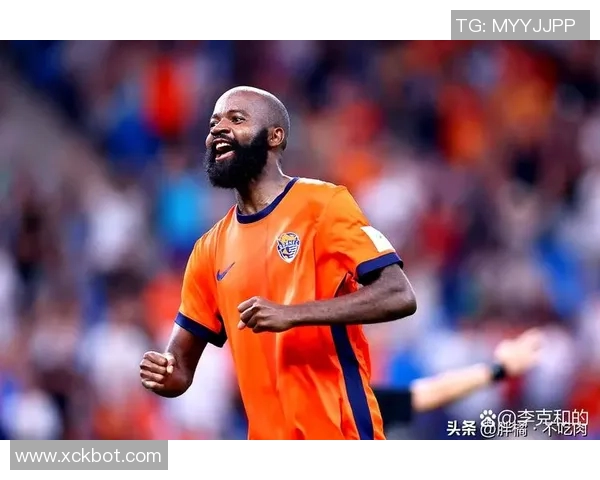 205厘米足球明星的传奇之路与他在绿茵场上的辉煌成就 205厘米足球明星的传奇之路与他在绿茵场上的辉煌成就