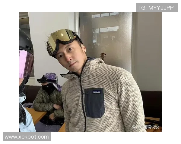 谢霆锋与足球明星们的精彩合照高清呈现,尽显运动魅力与友谊之光 谢霆锋与足球明星们的精彩合照高清呈现,尽显运动魅力与友谊之光